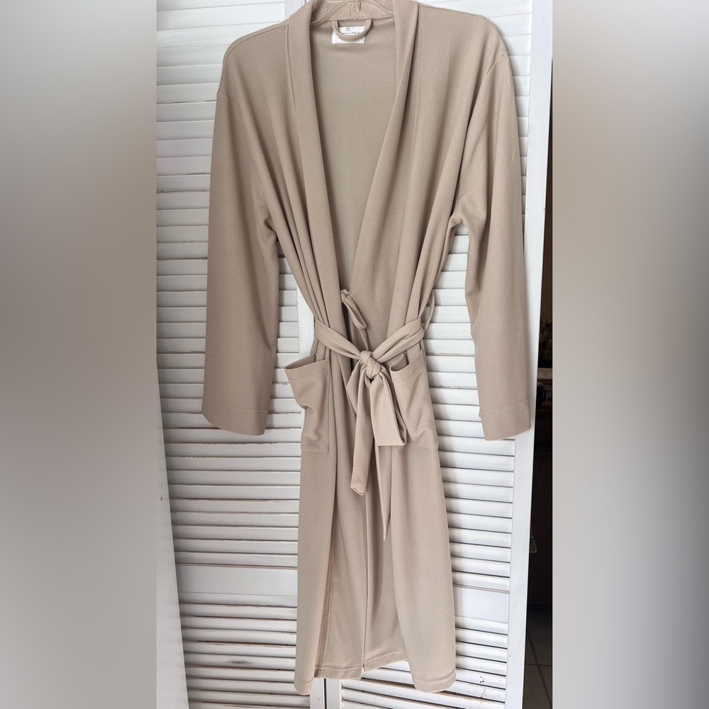Line & Dot Beige Tie-Waist Long Robe